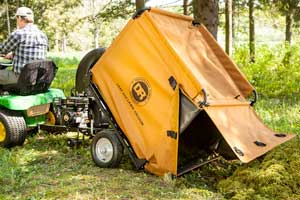 Collector trailer on the tow-behind DR leaf vacuum