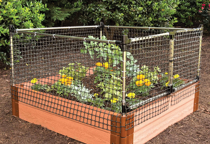 Raised bed fences are ideal for closing off a small area instead of the whole garden.