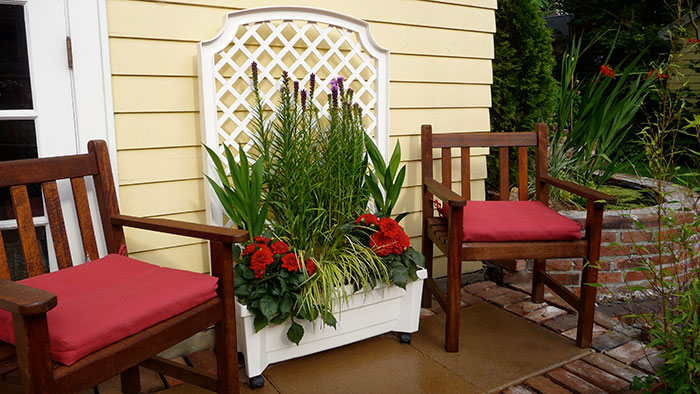 A trellis in use between a set of chairs